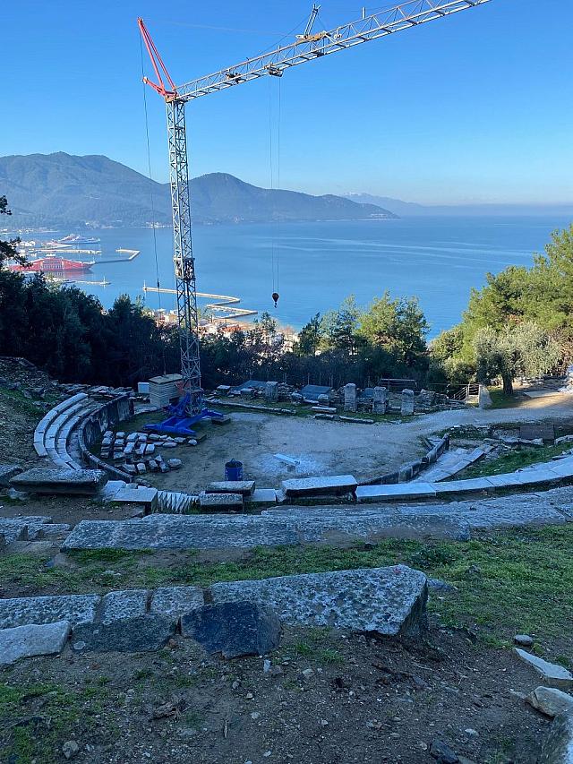 αρχαιο θεατρο θασου