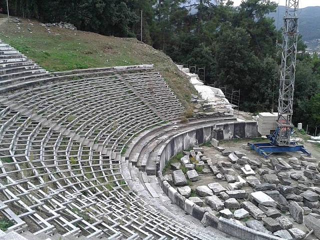 αρχαιο θεατρο θασου