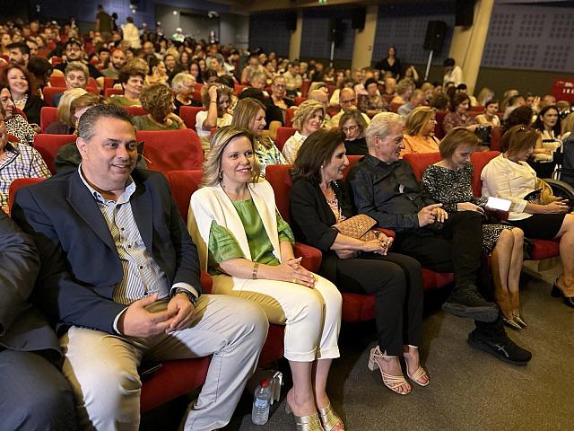 παράσταση - δημοσιογράφοι