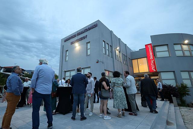 δημοτική πινακοθήκη μαλεβιζίου παγωμένος