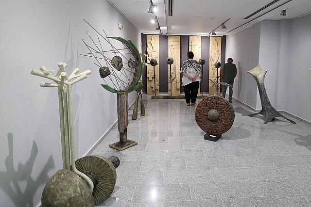 δημοτική πινακοθήκη μαλεβιζίου παγωμένος