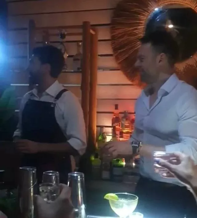 Κασσελάκης μπαρ 1