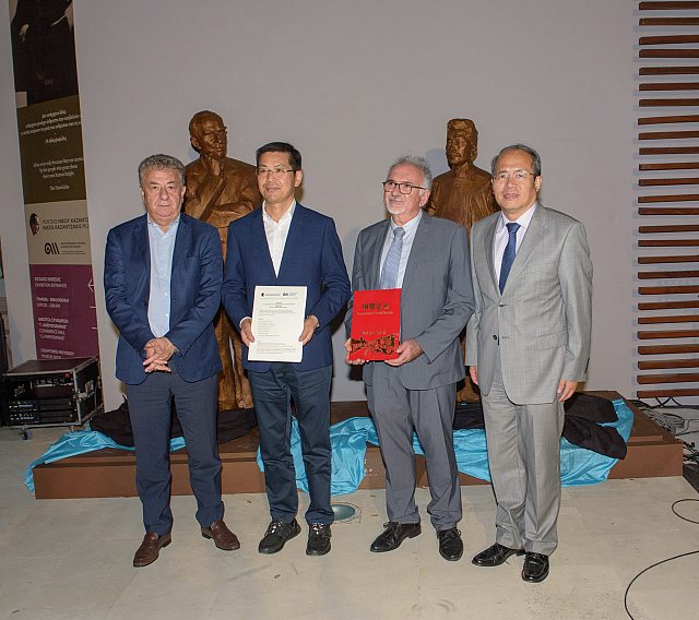 &nbsp;&nbsp;&nbsp;Lu Xun και Νίκος Καζαντζάκης «Διάλογος ψυχών»