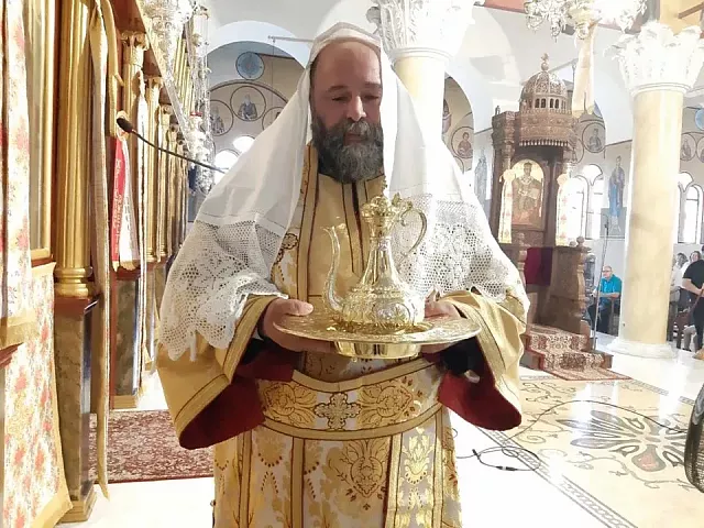 αυγουστακης - μοναχος