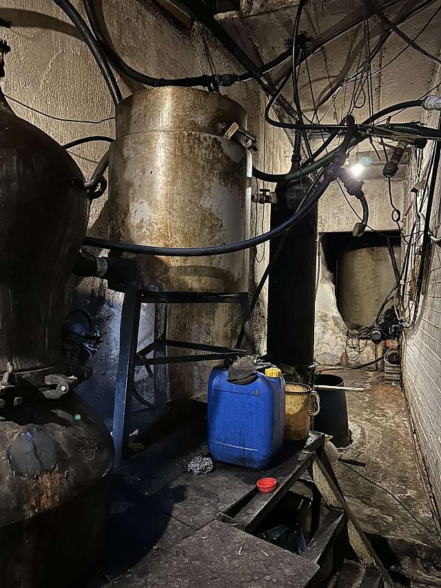 παράνομο αποστακτήριο