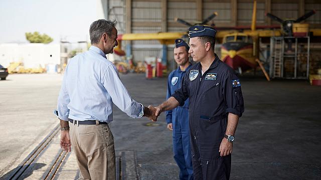 μητσοτακης - αεροπορικη βαση ελευσινας