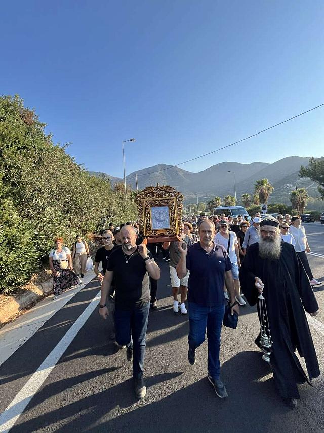 Κάθοδος Παναγίας Χαρακιανής