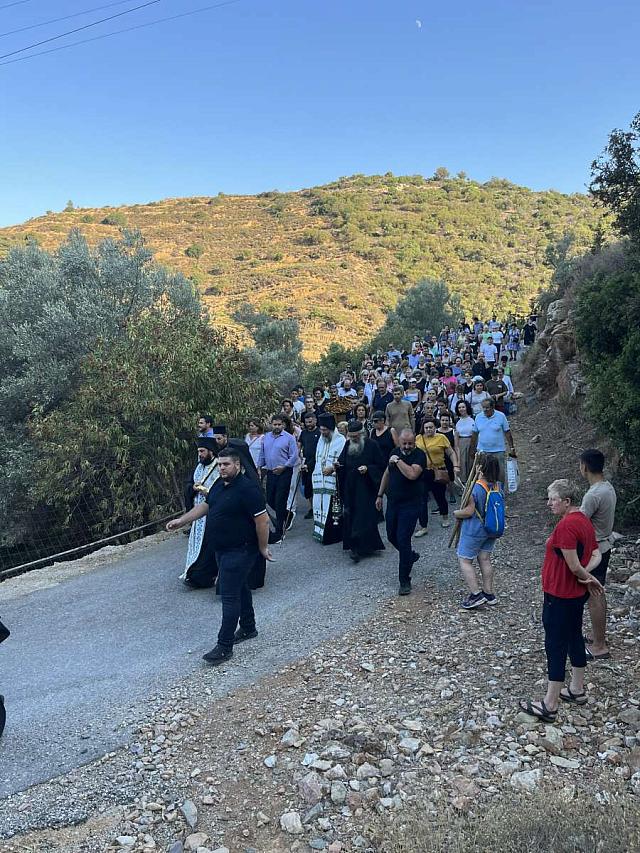 Κάθοδος Παναγίας Χαρακιανής