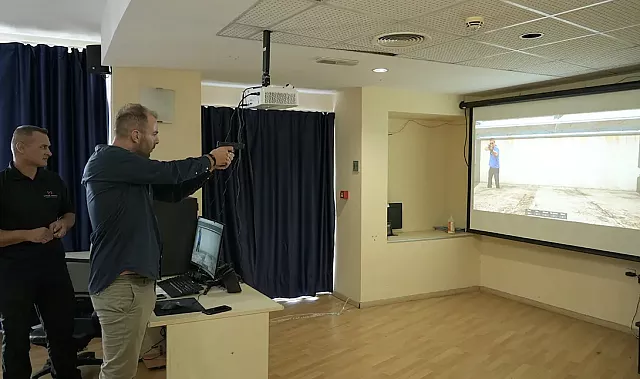 ΑΣΤΥΝΟΜΙΚΟΙ ΕΞΟΜΟΙΩΤΗΣ