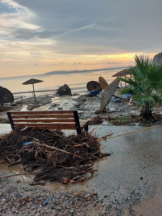παραλία Παλιόκαστρο