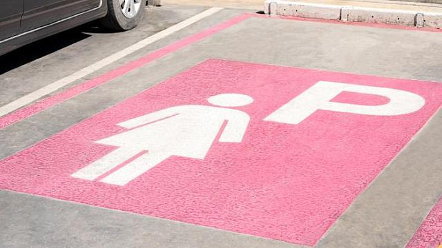 πάρκινγκ γυναίκες