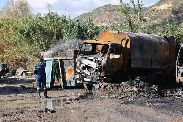 Φωτιά στο αμαξοστάσιο του Δήμου Μαλεβιζίου
