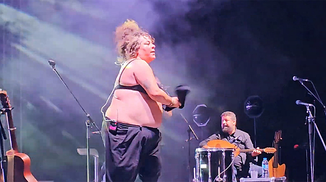 ματούλα ζαμάνη μπλούζα