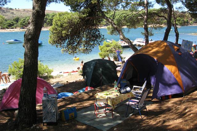 Συλλήψεις στην Κρήτη για ελεύθερο κάμπινγκ - Τσουχτερό το πρόστιμο