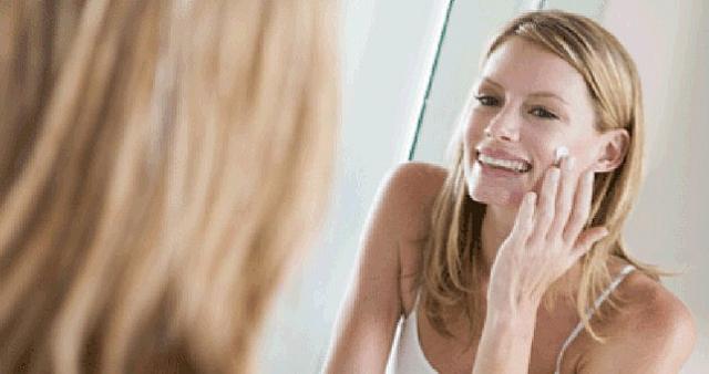 Θαυματουργή μάσκα με μέντα που εξαφανίζει τα σπυράκια