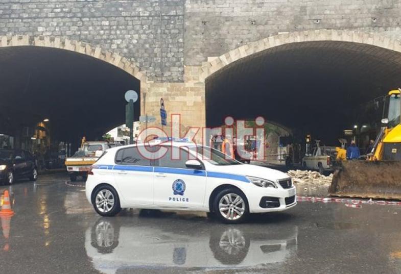 Ξήλωσαν την επένδυση στην Καινούργια Πόρτα