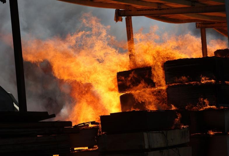 Ζημιές από τη φωτιά στη Φοινικιά