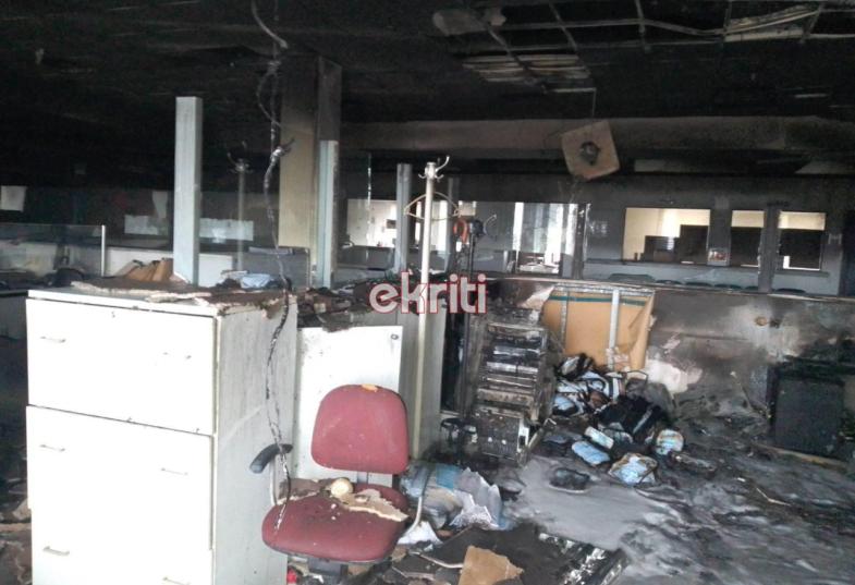 Φωτιά στην εφορία