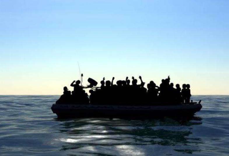 μετανάστες στη θάλασσα