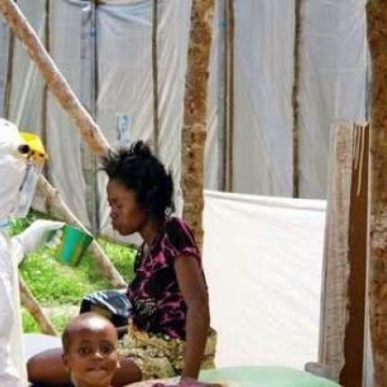 'Εμπολα: Ο αριθμός των νεκρών στη δυτική Αφρική ξεπέρασε τους 2.400