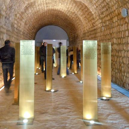 "στοα μακασι"