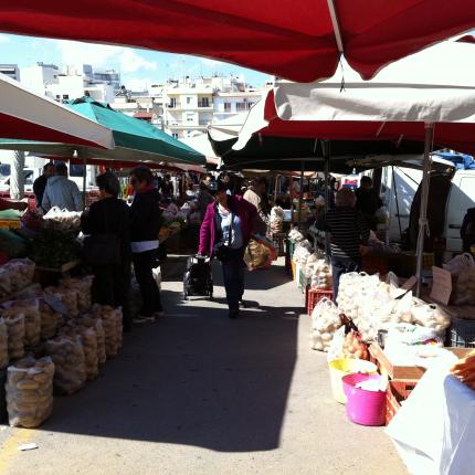 Ηράκλειο: "Νόμιμοι" εναντίον "παράνομων" στη λαϊκή - Ενταση και διαπληκτισμοί