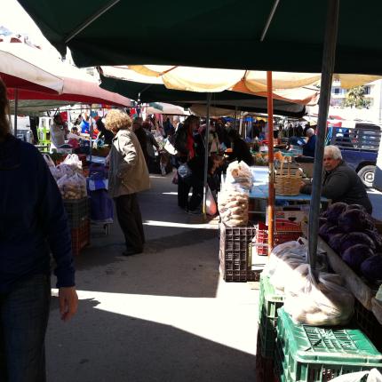 Επεισόδιο στη Λαϊκή του Σαββάτου με αντεξουσιαστές και καταγγελίες για τη Χρυσή Αυγή 