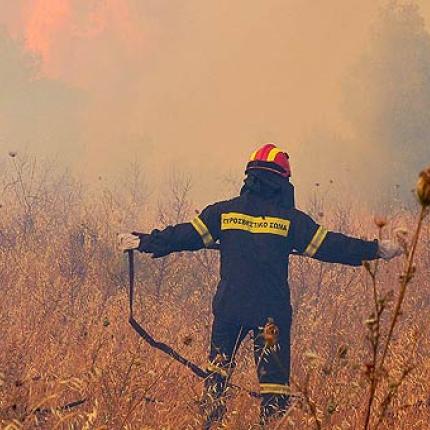 Σε εξέλιξη η φωτιά στη περιοχή Καρέ Ρεθύμνου