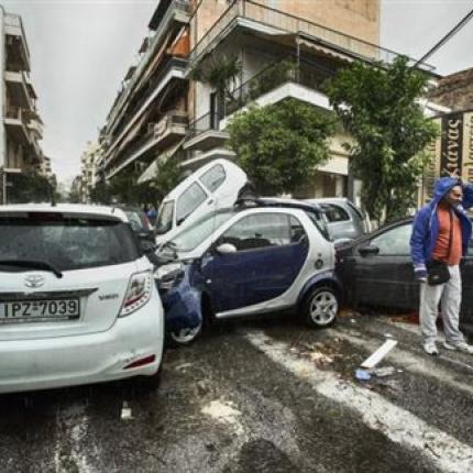 Στο έλεος της θεομηνίας η Αττική - Από θαύμα δεν θρηνήσαμε θύματα