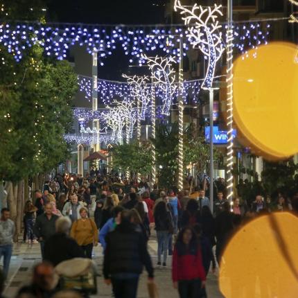 Γέμισε κόσμο η αγορά την Κυριακή
