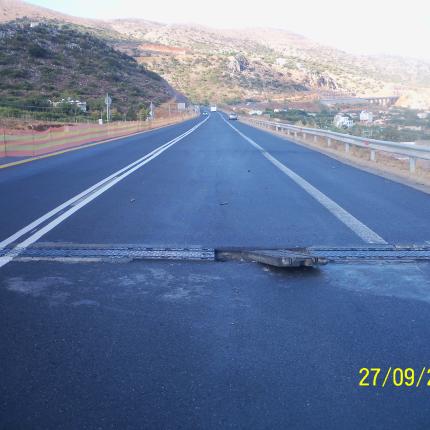 Παγίδα θανάτου το ξεκολλημένο φρεάτιο στην παράκαμψη των Μαλίων