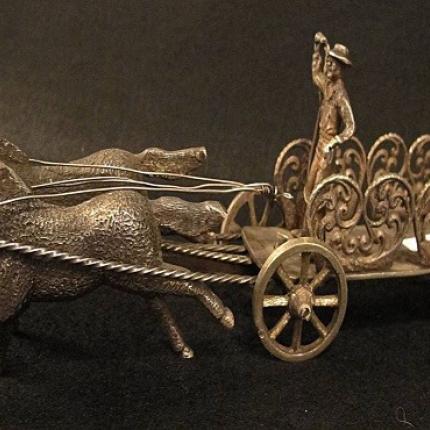 Στο "σφυρί" τα ασημικά που χάριζε ο Τσάρος σε Έλληνα γιατρό (εικόνες)