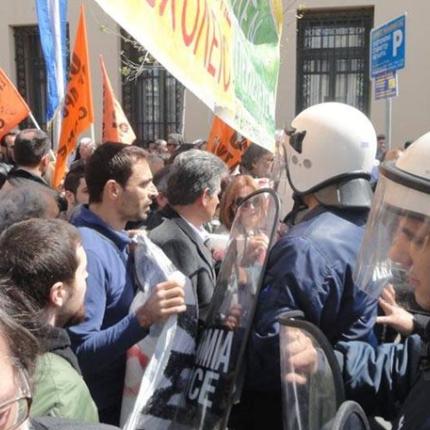 Μικροένταση στην παρέλαση στην Καλαμάτα με πρωταγωνιστές εκπαιδευτικούς 