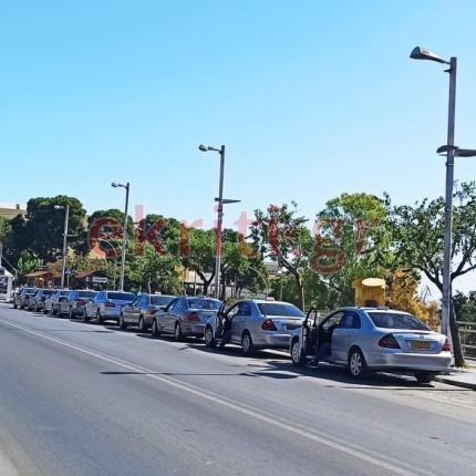 Γεμάτες οι πιάτσες των ταξί