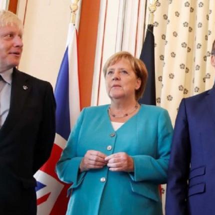 Η κ.Μερκελ με Μακρον και Τζονσον