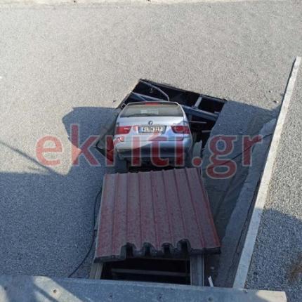 Το αυτοκίνητο έπεσε από ύψος 5 μέτρων στη στέγη μιας αποθήκης.