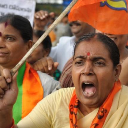 Ινδία: Με αντλίες νερού διέλυσαν διαδήλωση γυναικών για την σεξουαλική βία