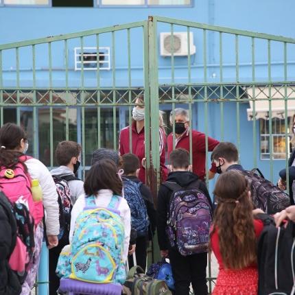 Η δια ζώσης εκπαιδευτική δραστηριότητα ξαναρχίζει, υπό τη σκιά της πανδημίας