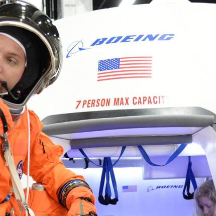 Η Nasa "κατασκευάζει" τα δύο πρώτα ιδιωτικά διαστημικά σκάφη