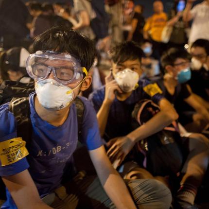 Συνεχίζεται η ένταση σε συνοικίες του Χονγκ Κονγκ 