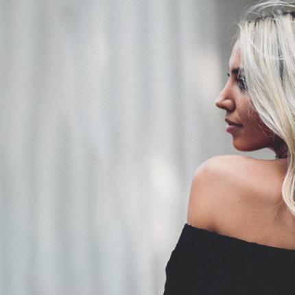 γυναίκα ξανθά μαλλια