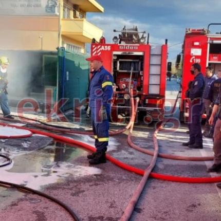 Ισχυρές δυνάμεις της Πυροσβεστικής έφτασαν στην περιοχή.