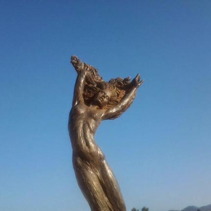 Μία κρητική ταράτσα που μοιάζει με .. γκαλερί