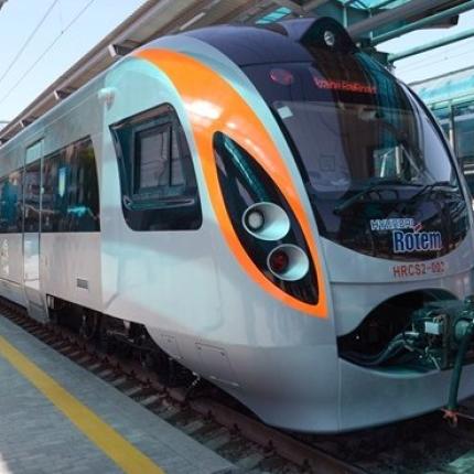 Oυκρανία: Διακόπτονται για λόγους ασφαλείας δρομολόγια τρένων προς Κριμαία