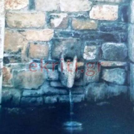 Η πηγή πριν την ..επιδρομή των βανδάλων.