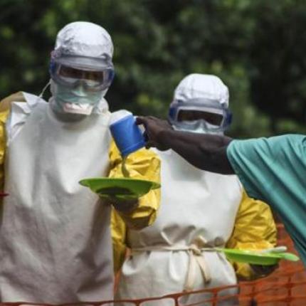 Αποτυχία της διεθνούς κοινότητας να περιορίσει την εξάπλωση του Έμπολα
