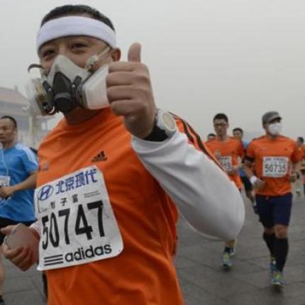Με μάσκες οι μαραθωνοδρόμοι στο Πεκίνο λόγω...νέφους