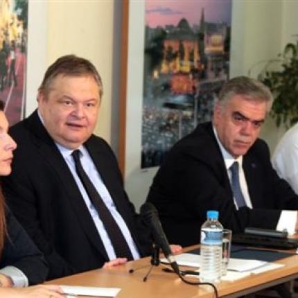 Σύσκεψη Βενιζέλου με υπουργούς του ΠΑΣΟΚ την Δευτέρα