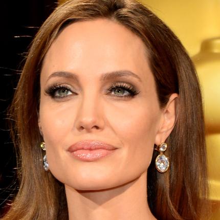 Η Αντζελίνα Τζολί ετοιμάζει ταινία για την Αφρική