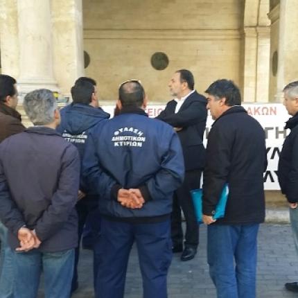 Συμπαράσταση στους σχολικούς φύλακες από το Δήμαρχο Ηρακλείου